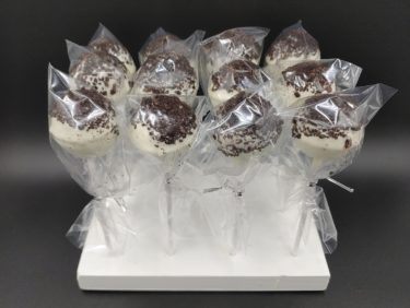 Cookies and Cream Cake Pops (Using a cake pop mold)